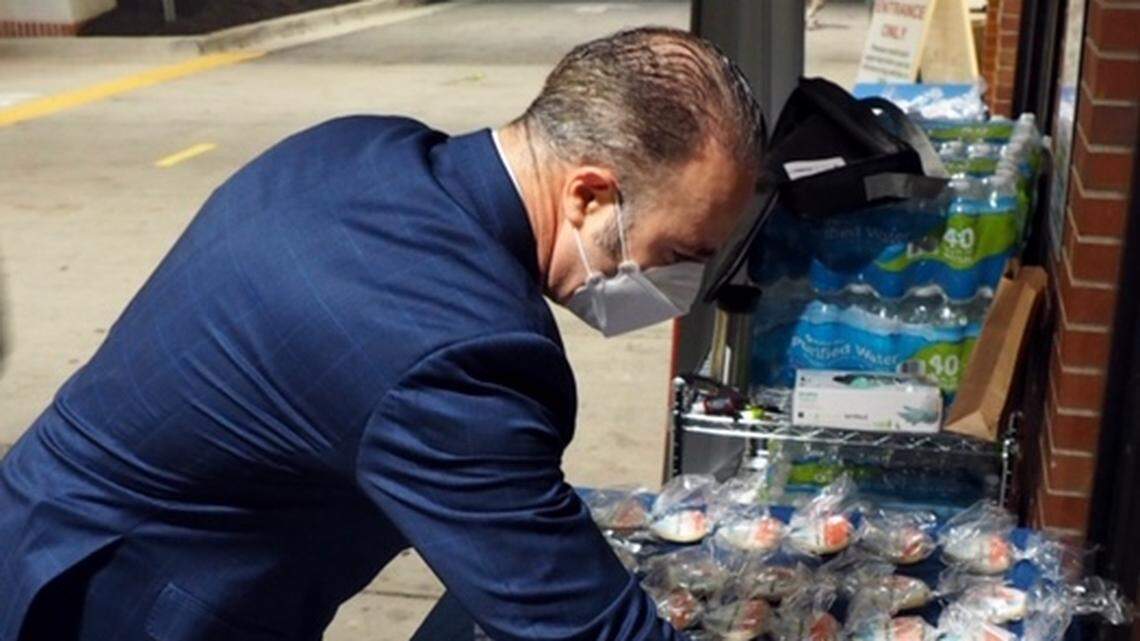 Columbia, USC veterans groups brighten day for Dorn VA patients, workers