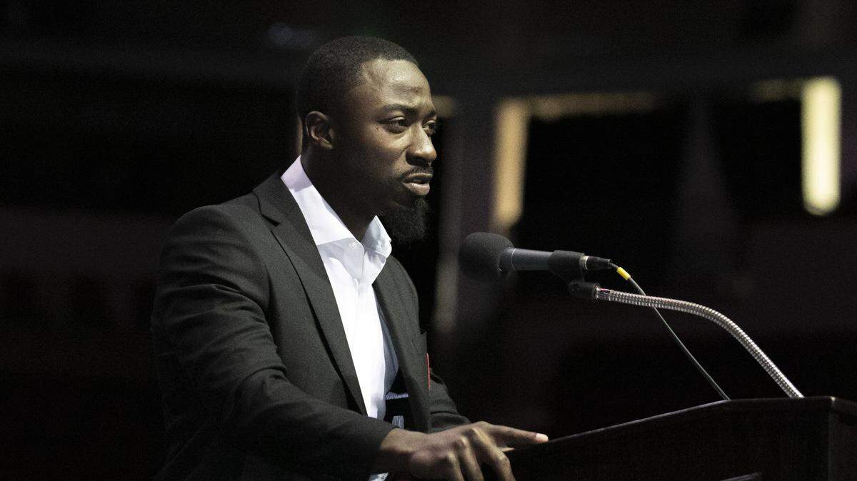 Marcus Lattimore speaks to the crowd after being inducted to the University of South Carolina Athletic Hall of Fame. 10/17/19