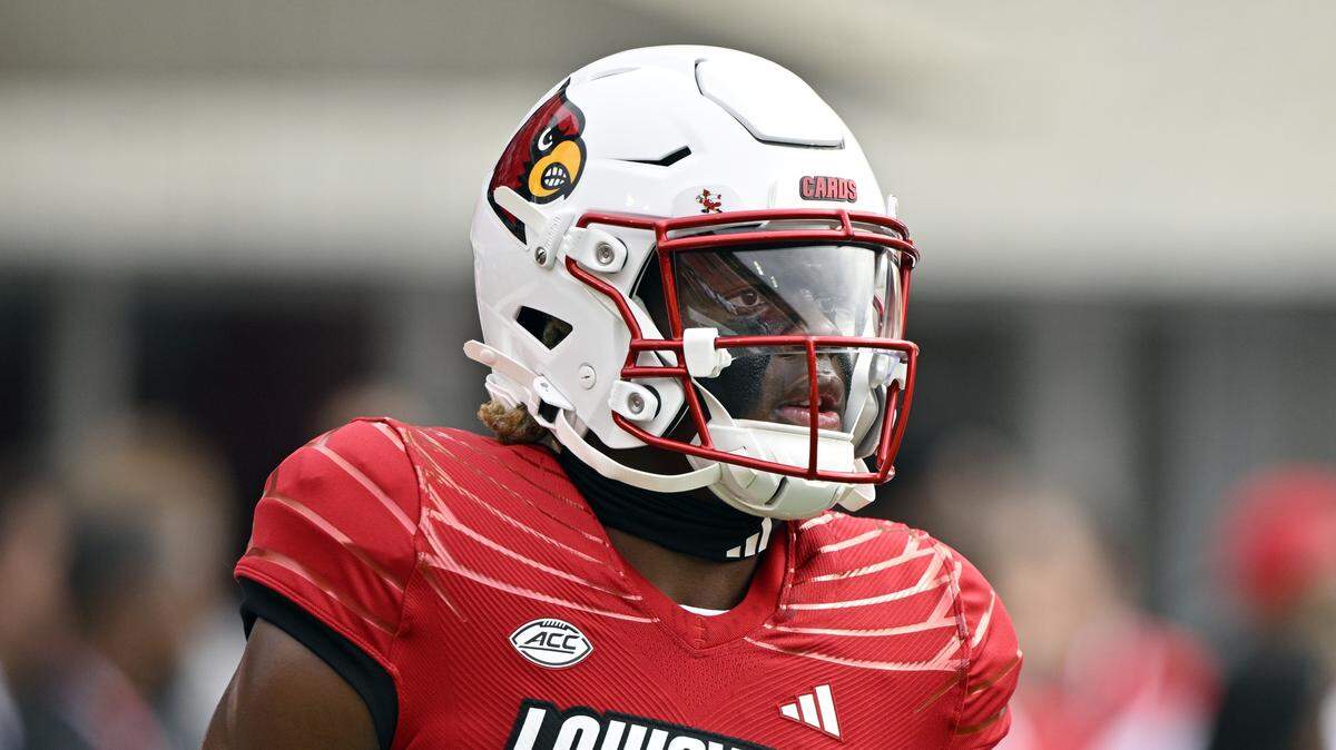 Louisville Cardinals defensive back Quincy Riley (3)