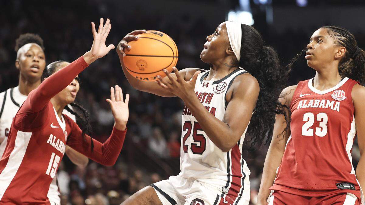 South Carolina's Raven Johnson (25) drives to the basket as Alabama's Ta'Mia Scott (15) pressures during the first half of action of their women's basketball game against Alabama at Colonial Life Arena on Thursday, Jan. 1, 2026.