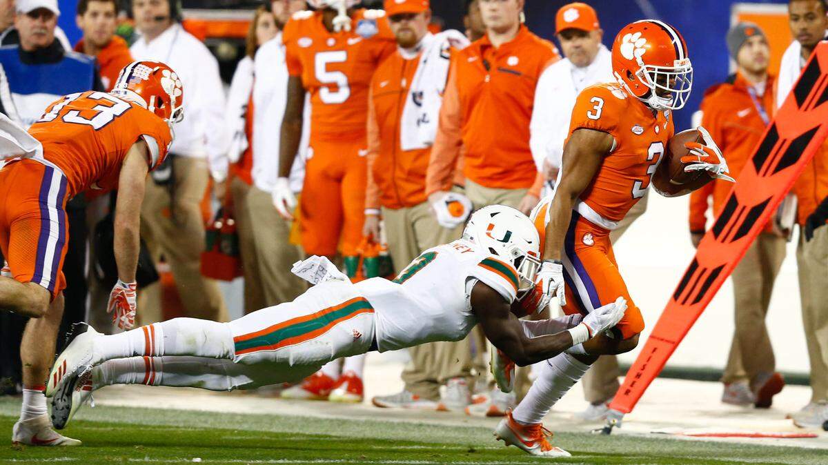 Clemson's Amari Rodgers runs after the catch in the ACC championship game against Miami.