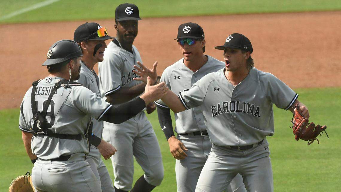 South Carolina making moves in Hoover, takes down 2-seed Arkansas at SEC Tournament