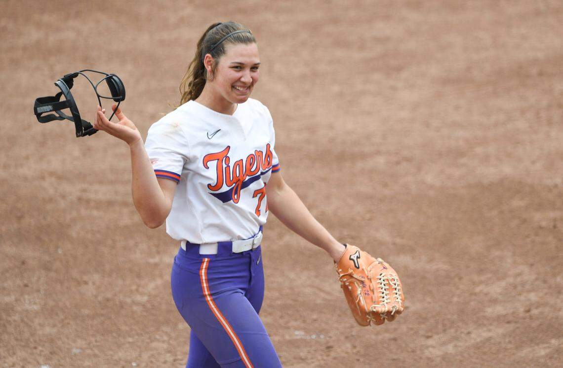 Clemson junior Valerie Cagle (72)