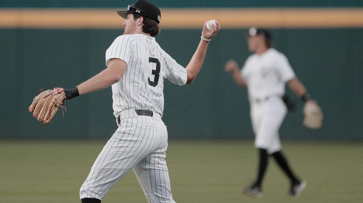 South Carolina’s Braylen Wimmer 3 plays Alabama at Founders Park on Friday, April 29, 2022.