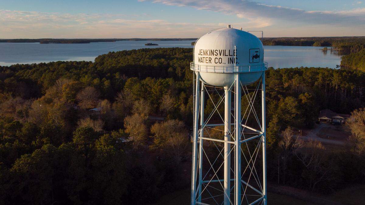 One of the Jenkinsville Water Company towers overlooks Lake Monticello. 12/18/18