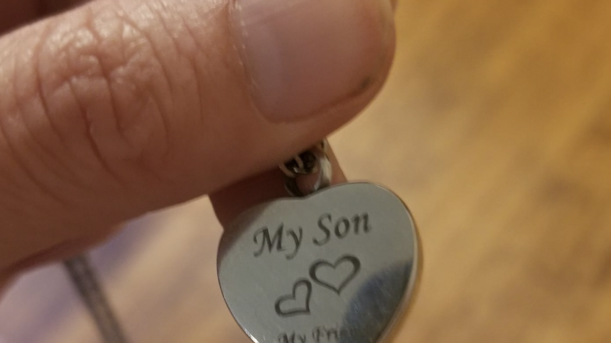 An SC mother lost a necklace with her 4 year-old’s ashes a year ago. Another family found it.