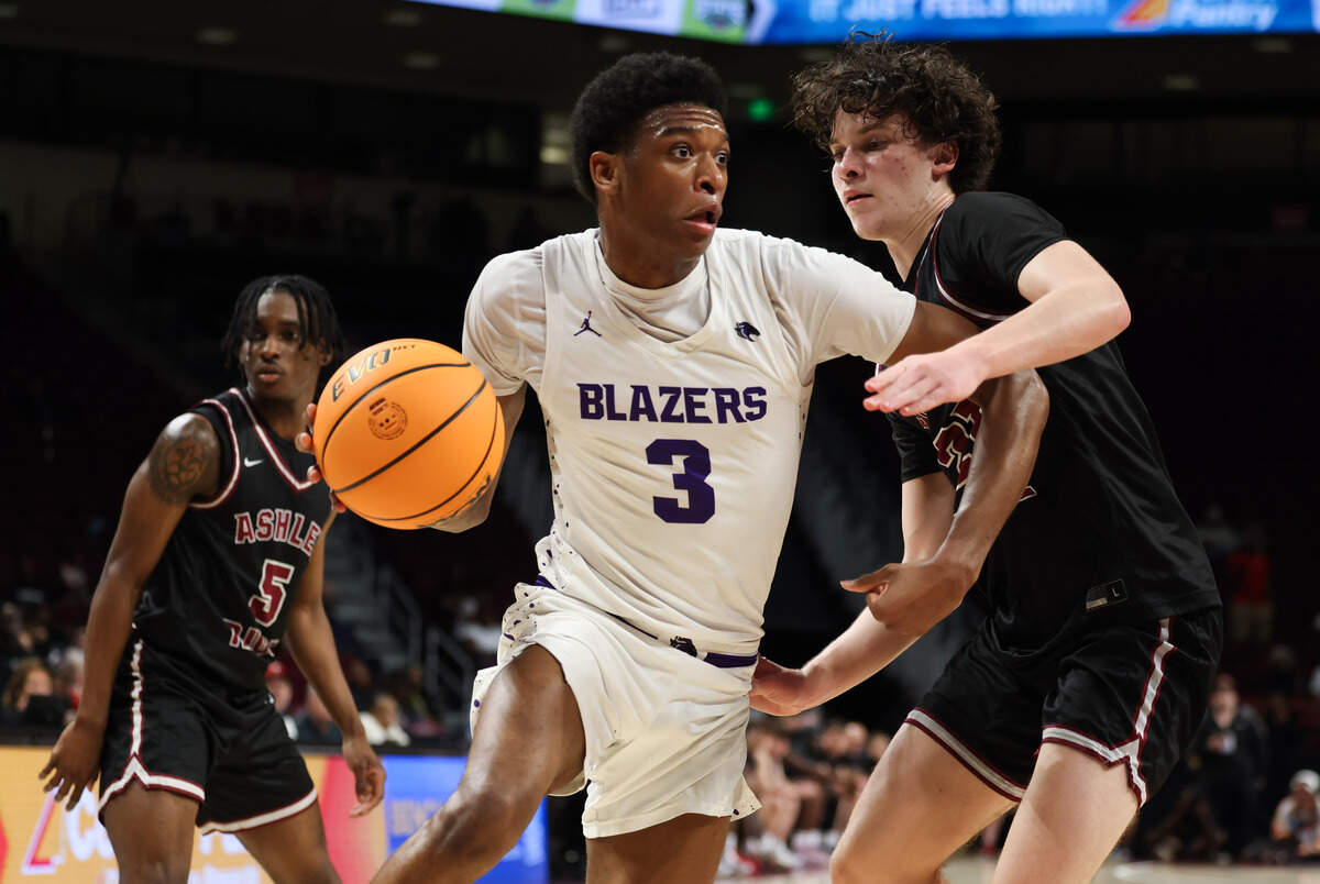 RJ Davis (3) of Ridge View