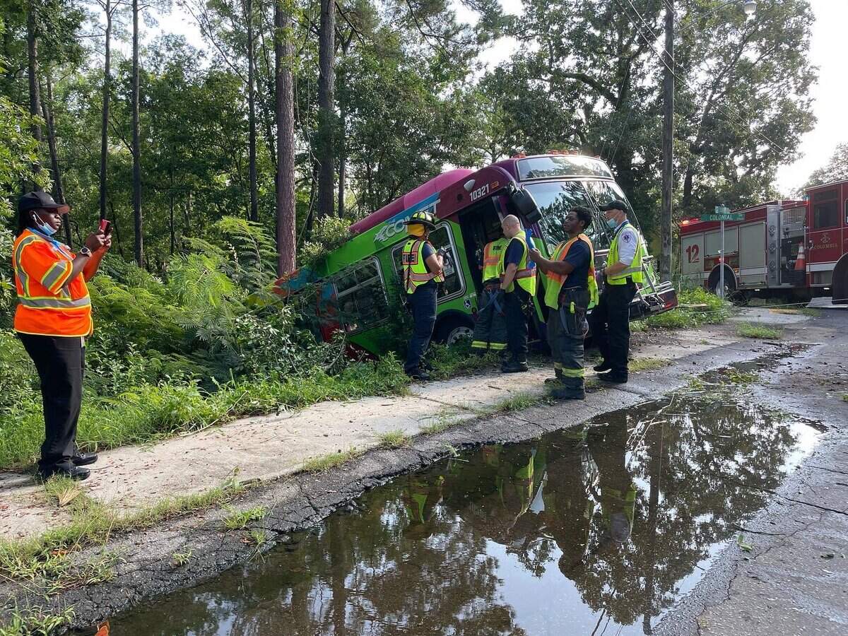 A Comet bus crashed in Columbia, according to the fire department.