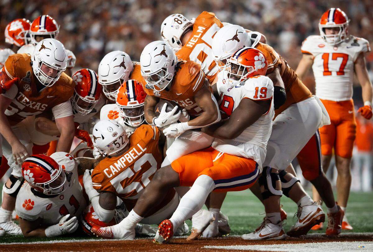Clemson defensive tackle DeMonte Capehart (19)
