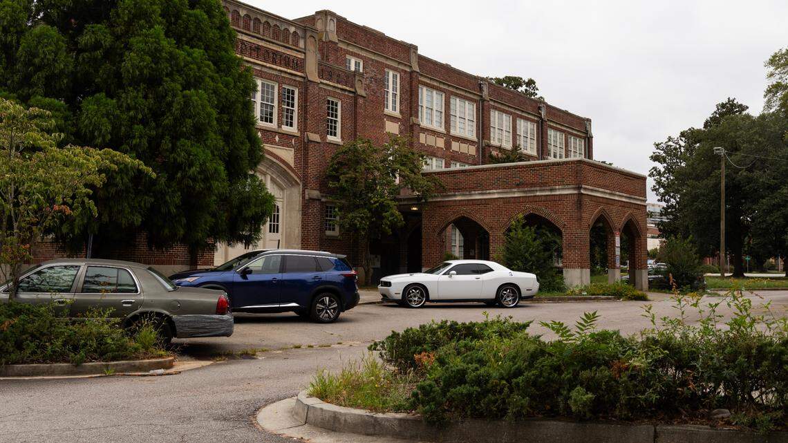 An affordable housing complex serving seniors in downtown Columbia has been sold; the buyer is pitching a $1.4 million restoration, but the residents living at the Wardlaw Apartments at 1003 Elmwood Ave. will have to leave. 