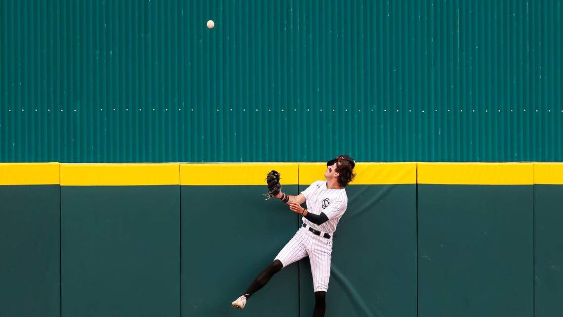 South Carolina Gamecocks center fielder Dylan Brewer (10) loses his hat attempting to catch an Auburn Tigers home run during their game at Founders Park in Columbia, SC, Saturday, April 29, 2023.