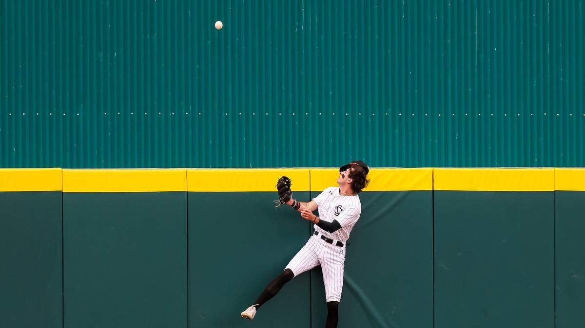 South Carolina Gamecocks center fielder Dylan Brewer (10) loses his hat attempting to catch an Auburn Tigers home run during their game at Founders Park in Columbia, SC, Saturday, April 29, 2023.