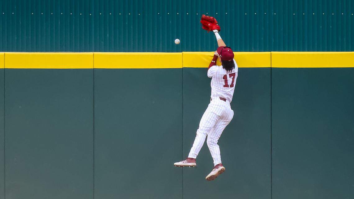 Arkansas drops 22 runs on South Carolina baseball in run-rule win. 3 key takeaways