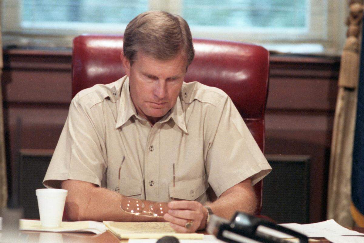 South Carolina Governor Carroll Campbell in a meeting at the State House on September 20, 1989 to begin preparations for a possible Hurricane Hugo landfall.