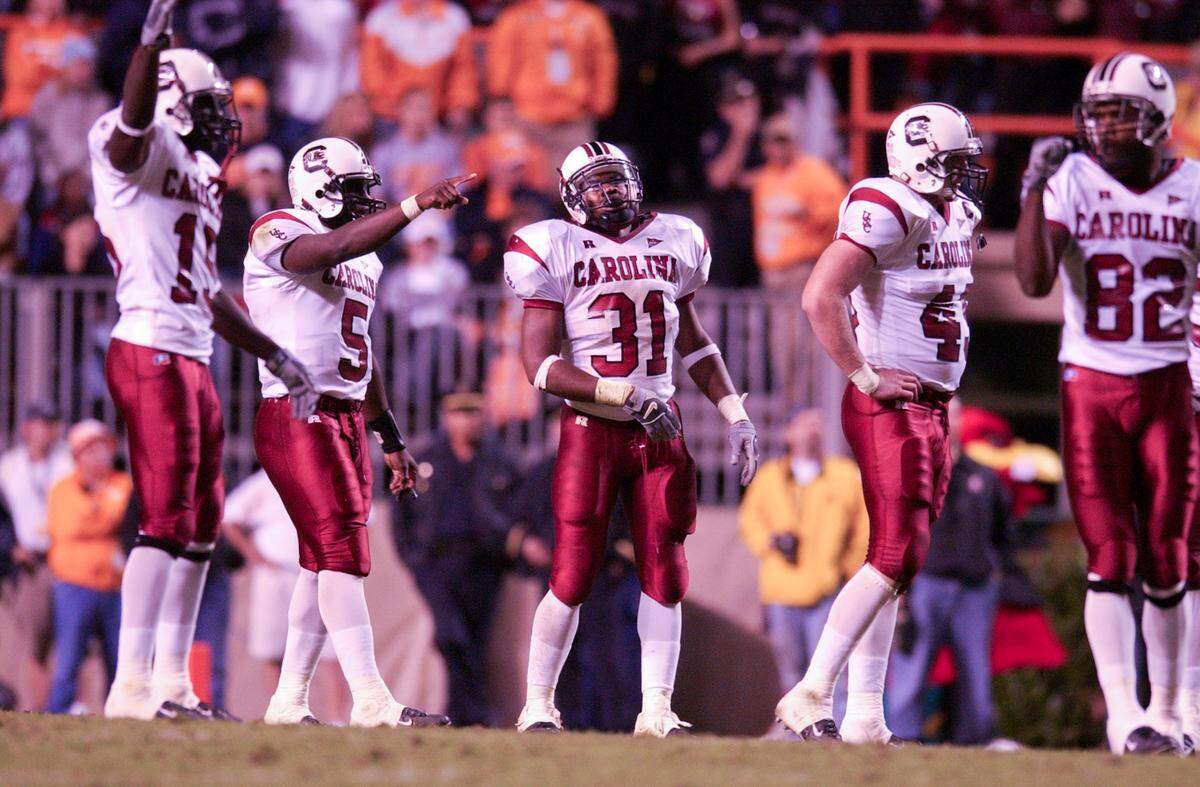 Demetris Summers (31) is shown at Neyland Stadium in Knoxville during a game against Tennessee in 2003. He played two seasons at USC for Lou Holtz but was dismissed from the team early in Steve Spurrier’s tenure. 