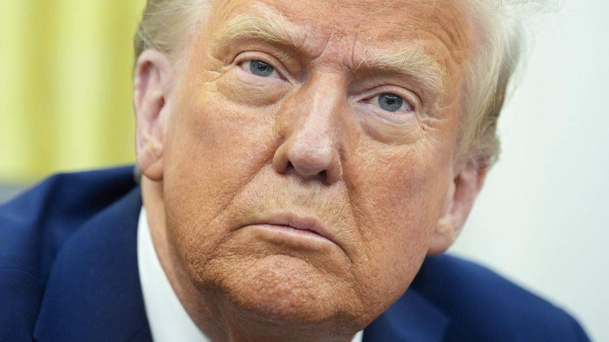 U.S. President Donald Trump sits in the Oval Office after signing executive orders of the White House in Washington, D.C., on Jan. 23, 2025. (Yuri Gripas/Abaca Press/TNS)