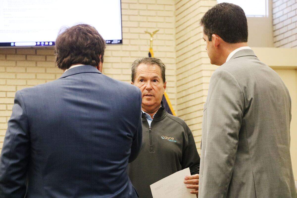 Cayce’s Mayor Pro-Tem Tim James speaks to attorneys Will Dillard and Ryan Hicks at a city council meeting Oct. 13, 2025.