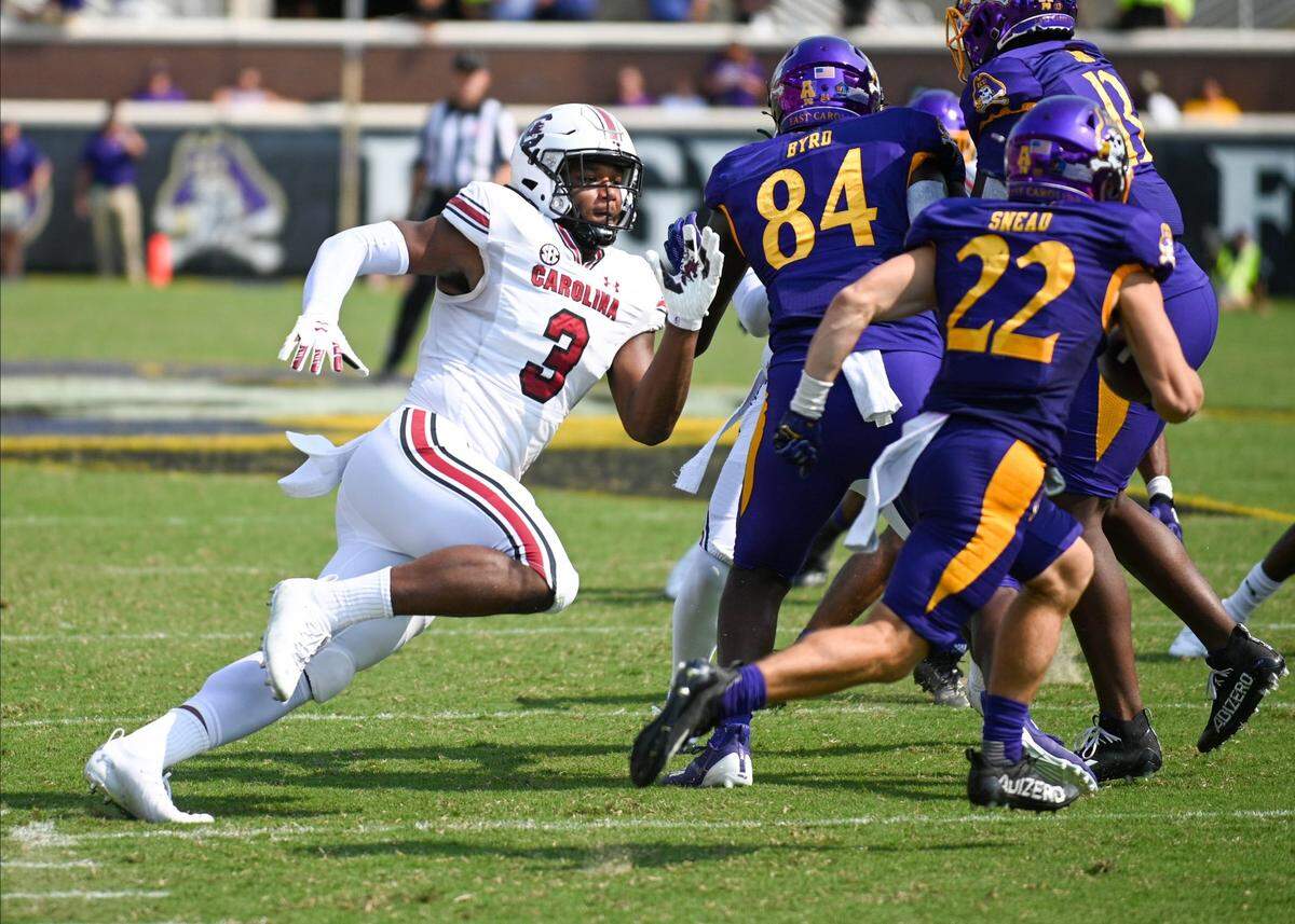 South Carolina’s Jordan Burch during the 2021 game at East Carolina.