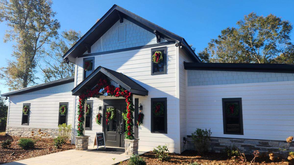 Aquarius Spa & Salon on Virginia Street in Chapin, SC recently debuted a new building.