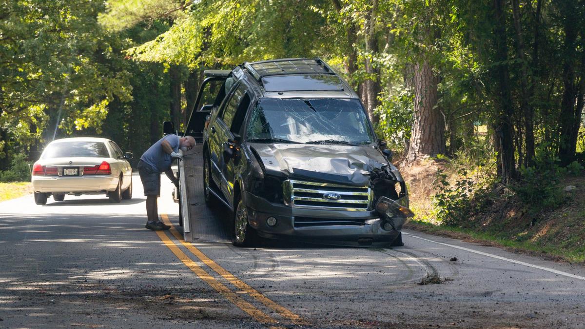 St. Andrews Express Towing picks up a wrecked SUV on Pineywood Road in Columbia, South Carolina on Thursday, June 20, 2024. While there are laws in place to help make towing a less dangerous job, narrow roads and repossessions can very dangerous for tow truck drivers.