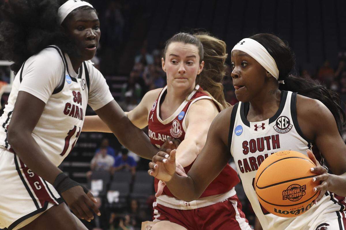 South Carolina's Raven Johnson (25) drives by Oklahoma's Payton Verhulst (12) during the first half of action of their Sweet 16 women's basketball game against Oklahoma at Golden 1 Arena on Saturday, March 28, 2026.