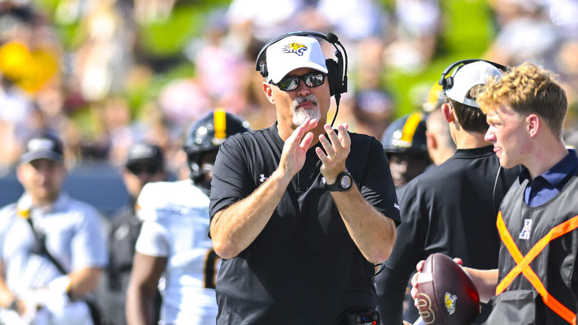 Towson prepares for ‘a whole different experience’ facing Gamecocks at Williams-Brice