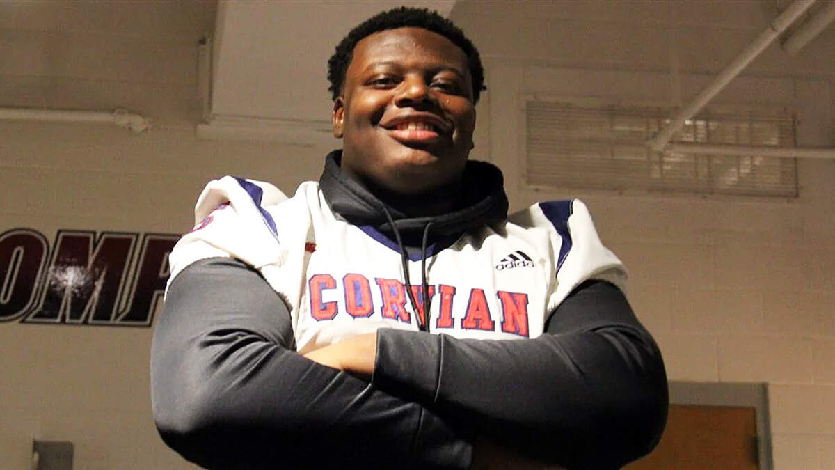Four-star Charlotte defensive lineman flips commitment from Auburn to South Carolina