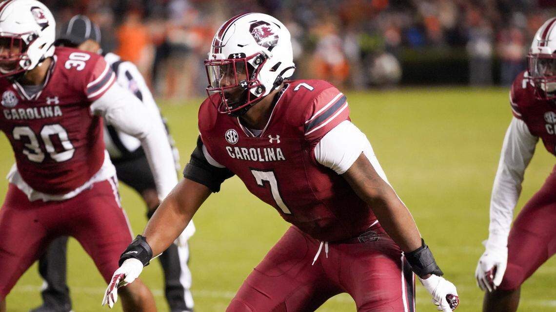 South Carolina defensive end Jordan Strachan (7)