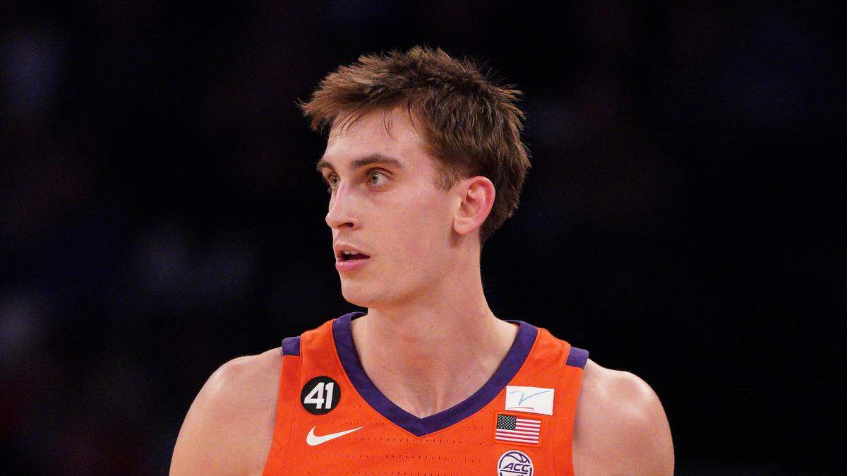 Clemson men’s basketball forward Jake Wahlin