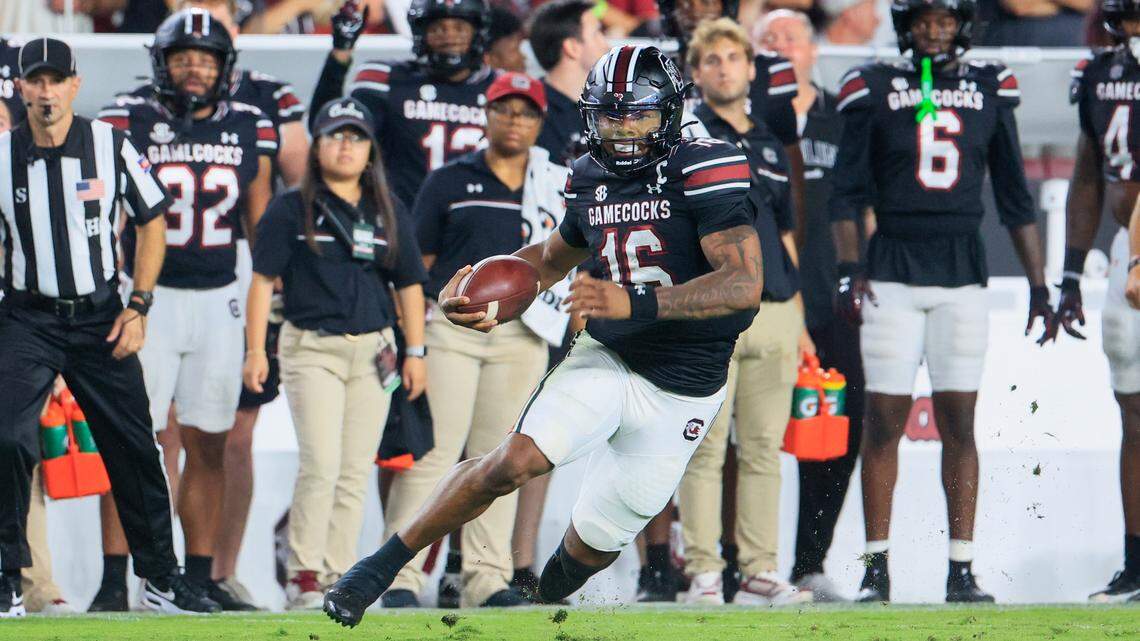 South Carolina quarterback LaNorris Sellers (16) plays Kentucky at Williams-Brice Stadium on Saturday, September 27, 2025.