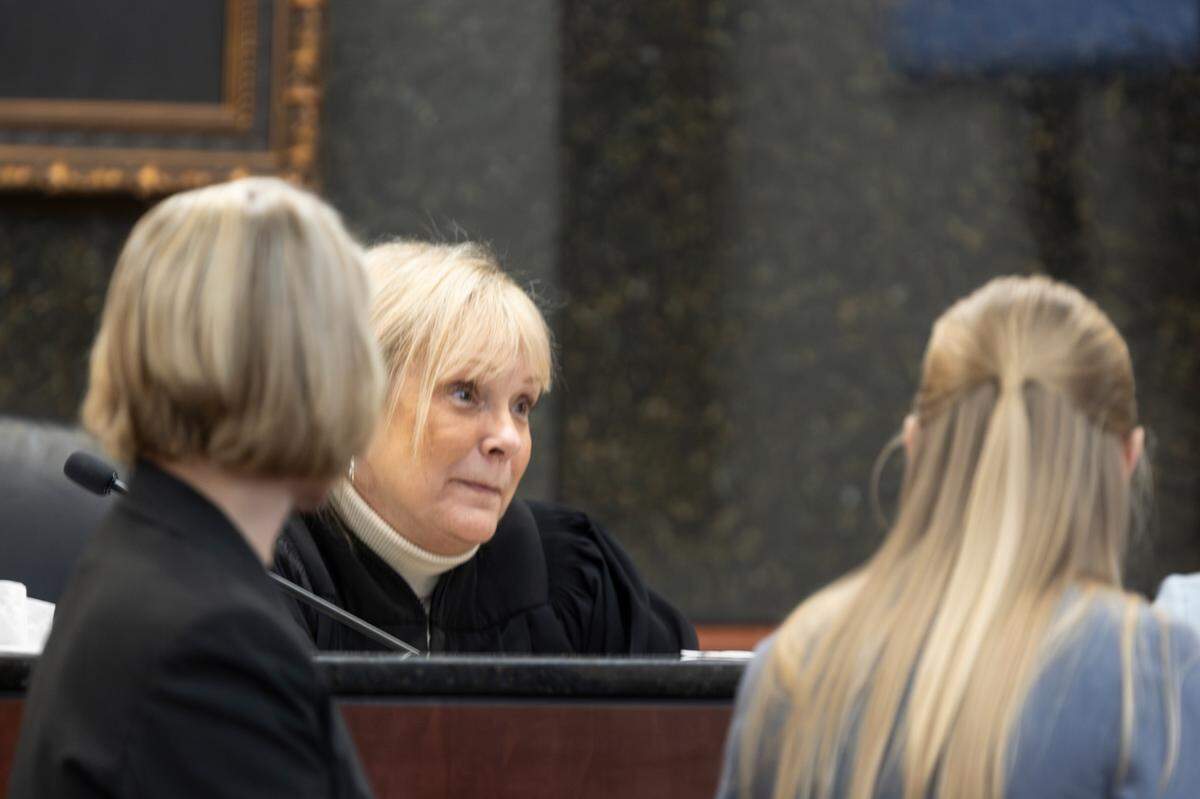 Judge Debora McCaslin meets with prosecuting attorneys Heather Weiss, left, and Kinli Abee during the trial of Thomas McDowell at the Lexington County Courthouse on Tuesday, Feb. 6, 2024.