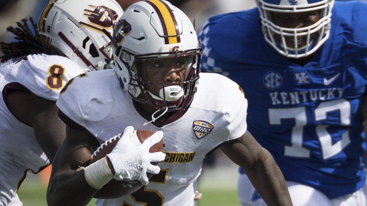 Central Michigan defensive back Devonni Reed (5)