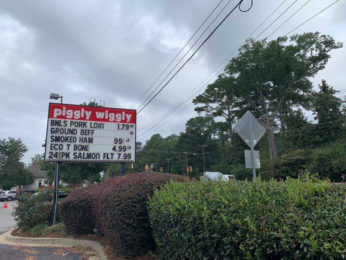 Lidl grocery store gained permission from Columbia City Council to change two Piggly Wiggly signs on Devine and Kilbourne Streets.
