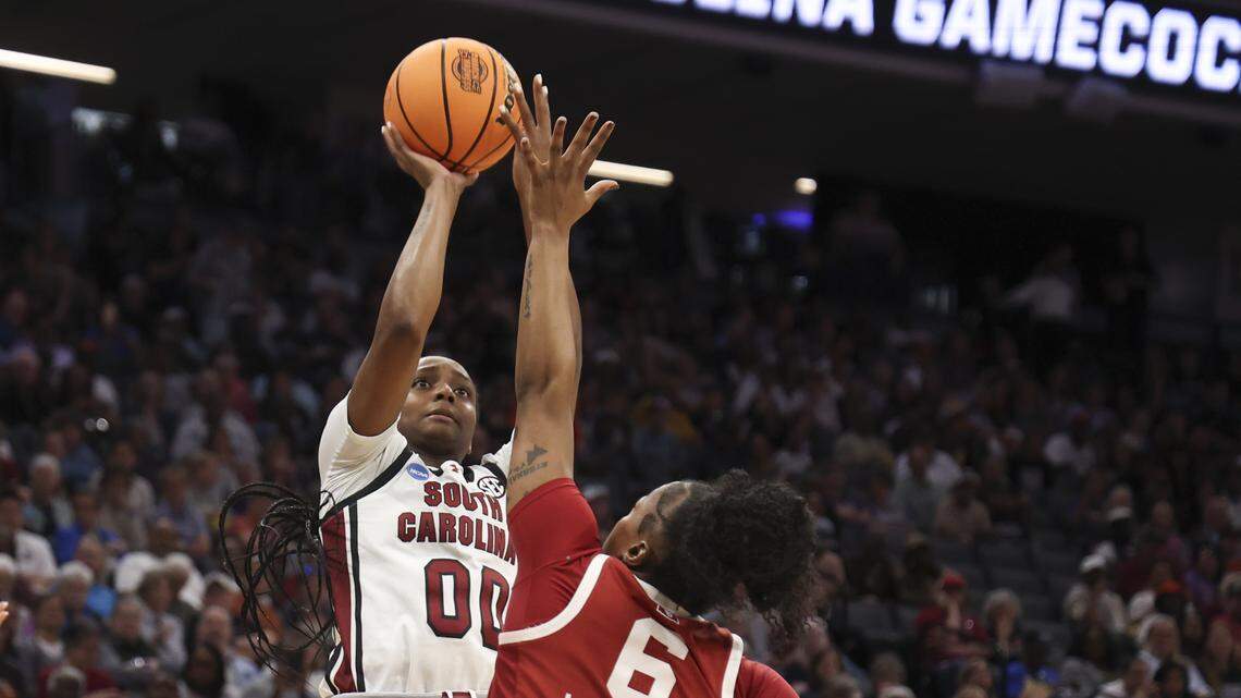 ‘Nothing new’: Reunited teammates Johnson and Latson send USC WBB to Elite Eight