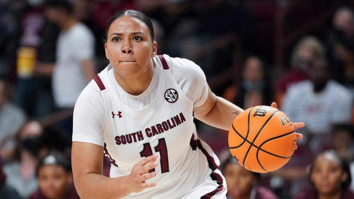 South Carolina guard Destiny Littleton (11) will transfer to Southern Cal.