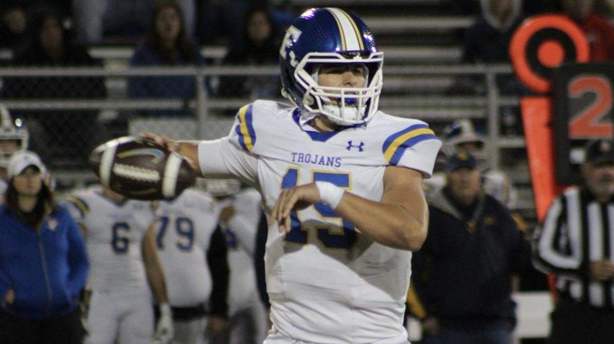 Four-star 2025 Findlay (Ohio) High School quarterback Ryan Montgomery in action