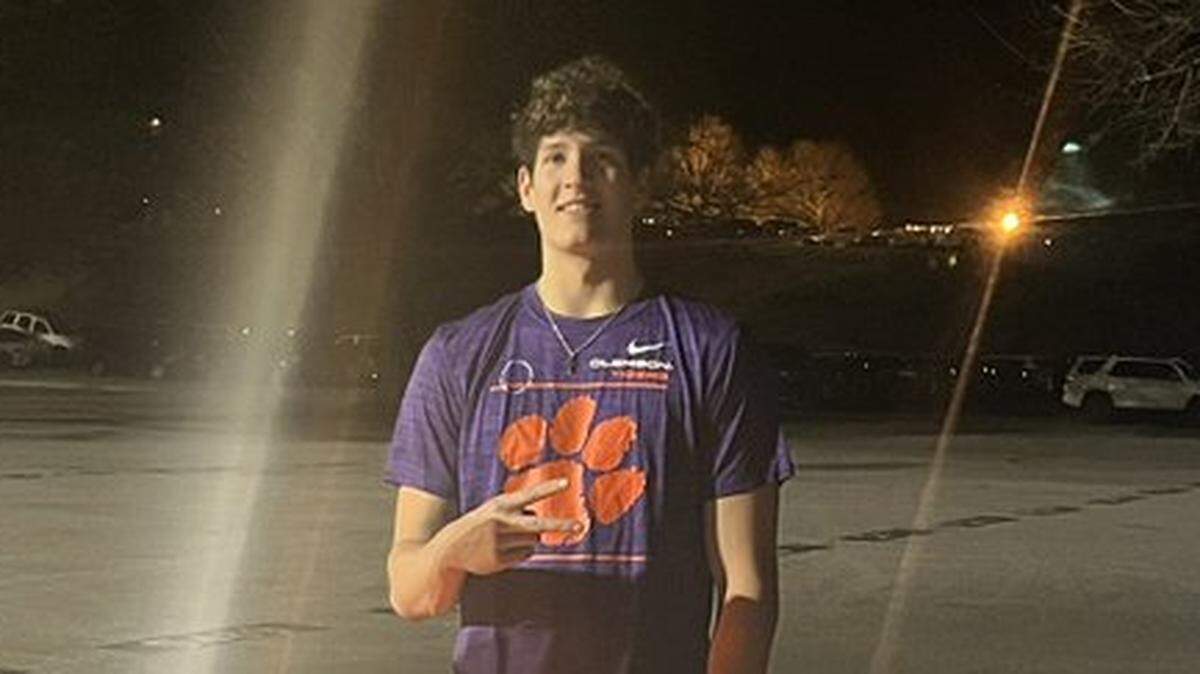 Clemson sophomore center PJ Hall helped The Fayetville Observer Duke beat writer David Thompson when Thompson’s car battery died outside of Littlejohn Coliseum following the Tigers’ loss to No. 9 Duke on Thursday night.