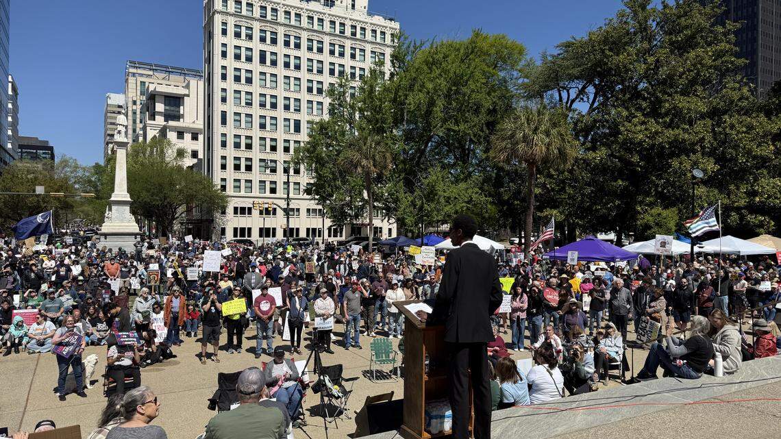 ‘No Blood for Oil’ — 1,000-plus at No Kings anti-Trump protest at SC State House