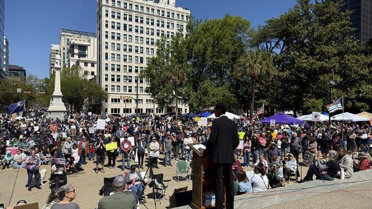 ‘No Blood for Oil’ — 1,000-plus at No Kings anti-Trump protest at SC State House
