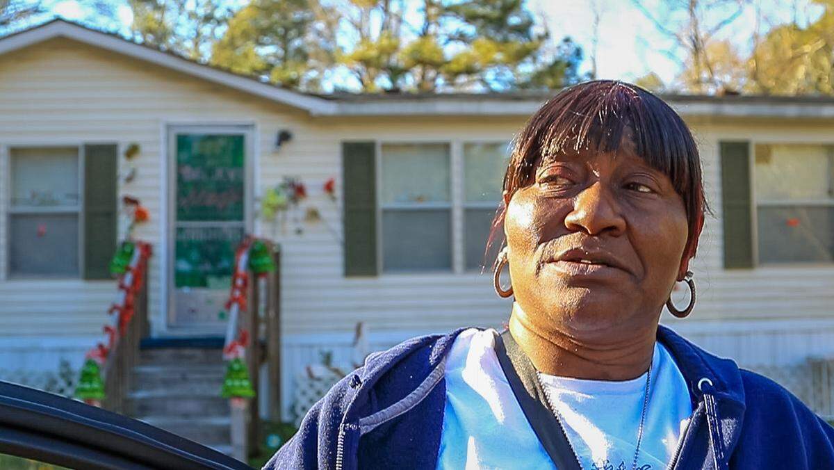 Evelyn Pauling of Jenkinsville, SC complains about milky water coming from her faucets. 1/21/19