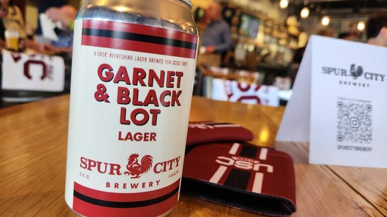 Spurs (and glasses) up: USC students create, launch new beer brand. Check it out