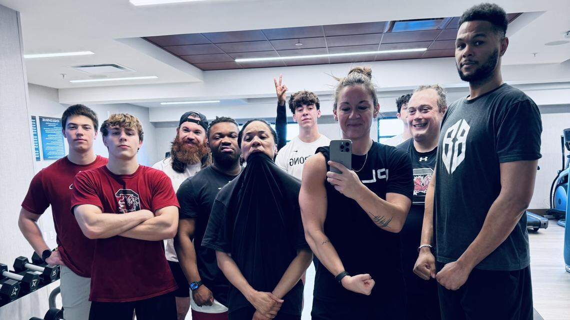 Mirror selfies & hotel gyms: How these Gamecock workouts became gameday rituals