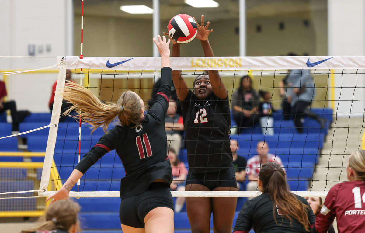 Lauren Rivers (12) of Cardinal Newman tries to block the return of Emmaline Burnett (11) of Porter-Gaud during the SCISA 4A State Volleyball Finals in Lexington on Tuesday, October 22, 2024.