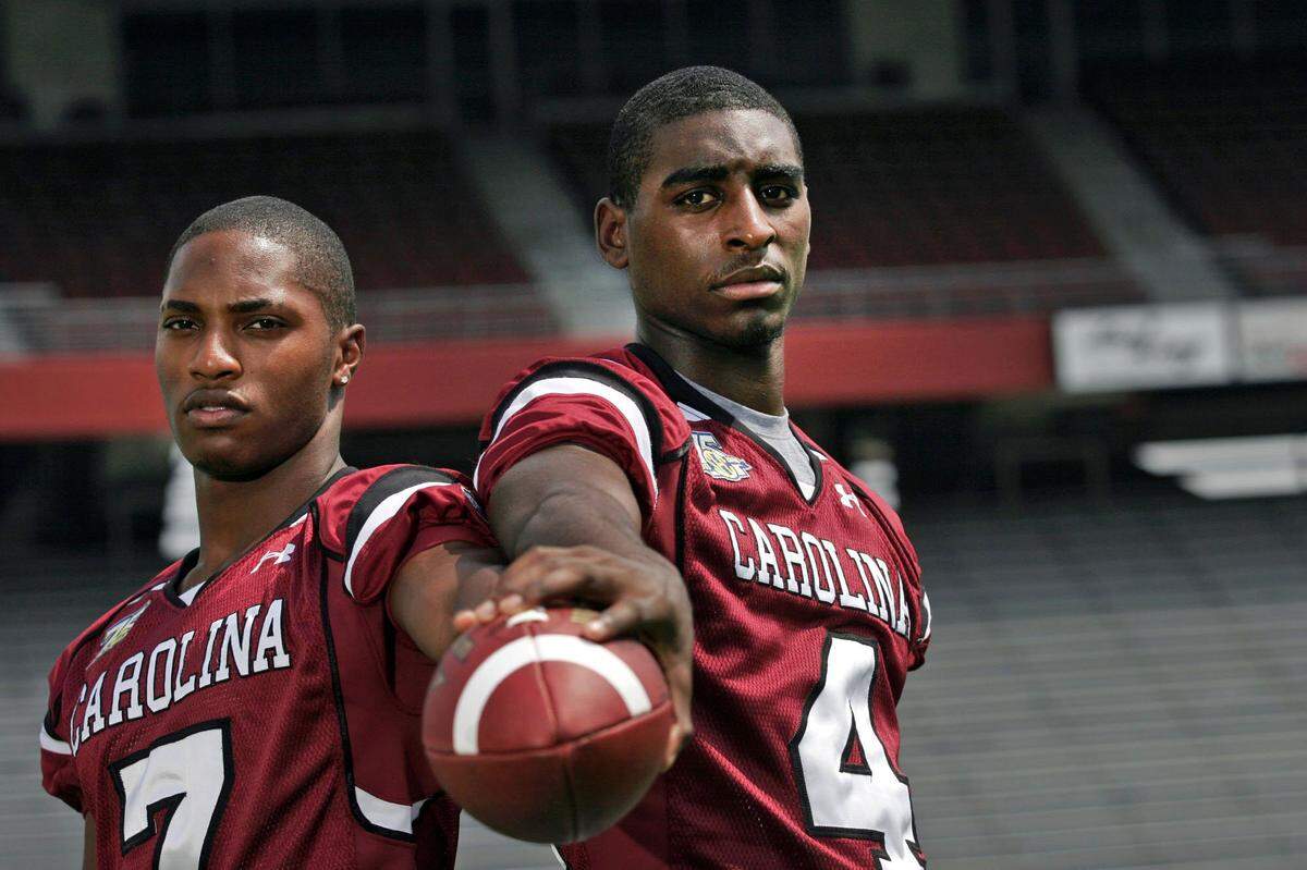 8/5/07 - Columbia, S.C., University of South Carolina, wide receiver, Chris Culliver (cq), 7, a freshman from Garner, N.C., left, and wide receiver, Jason Barnes (cq), 4, a freshman from Charlotte, N.C., right, pose for a portrait during media day, Sunday, August 5, 2007. (Brett Flashnick/Special to The State)