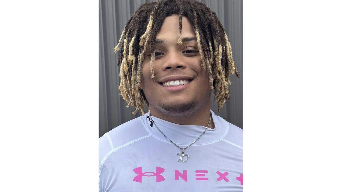 Gamecocks’ newest football commitment is O-lineman from Alabama