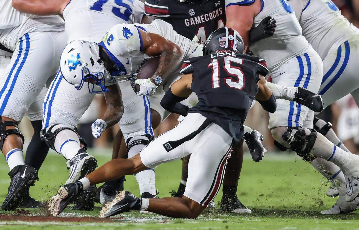 South Carolina defensive back Brandon Cisse (15) trips up Kentucky running back Seth McGowan (3) during the Gamecocks’ game against Kentucky at Williams-Brice Stadium in Columbia on Saturday, September 27, 2025.