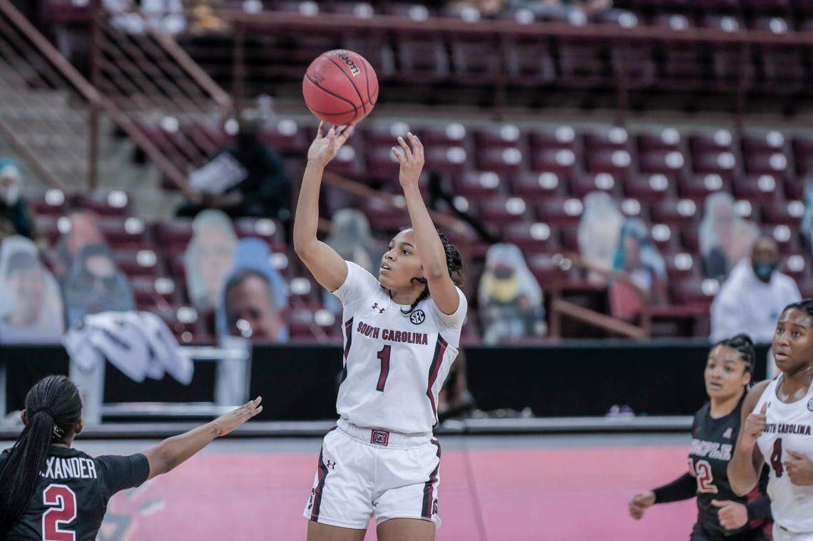 South Carolina Gamecocks guard Zia Cooke (1) shoots overTemple guard Asonah Alexander (2) during the first half of action at the Colonial Life Arena.