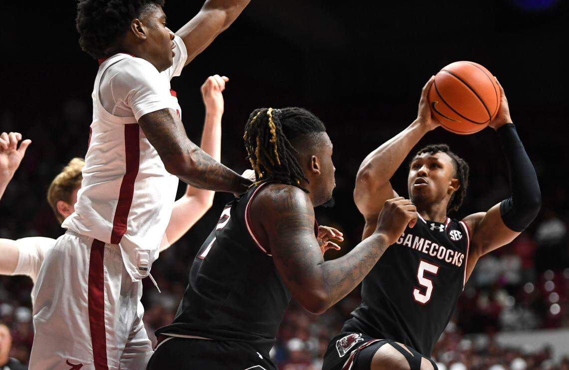 South Carolina guard Meechie Johnson (5) shoot the ball defended by Alabama forward Nick Pringle (23) during the game Coleman Coliseum.
