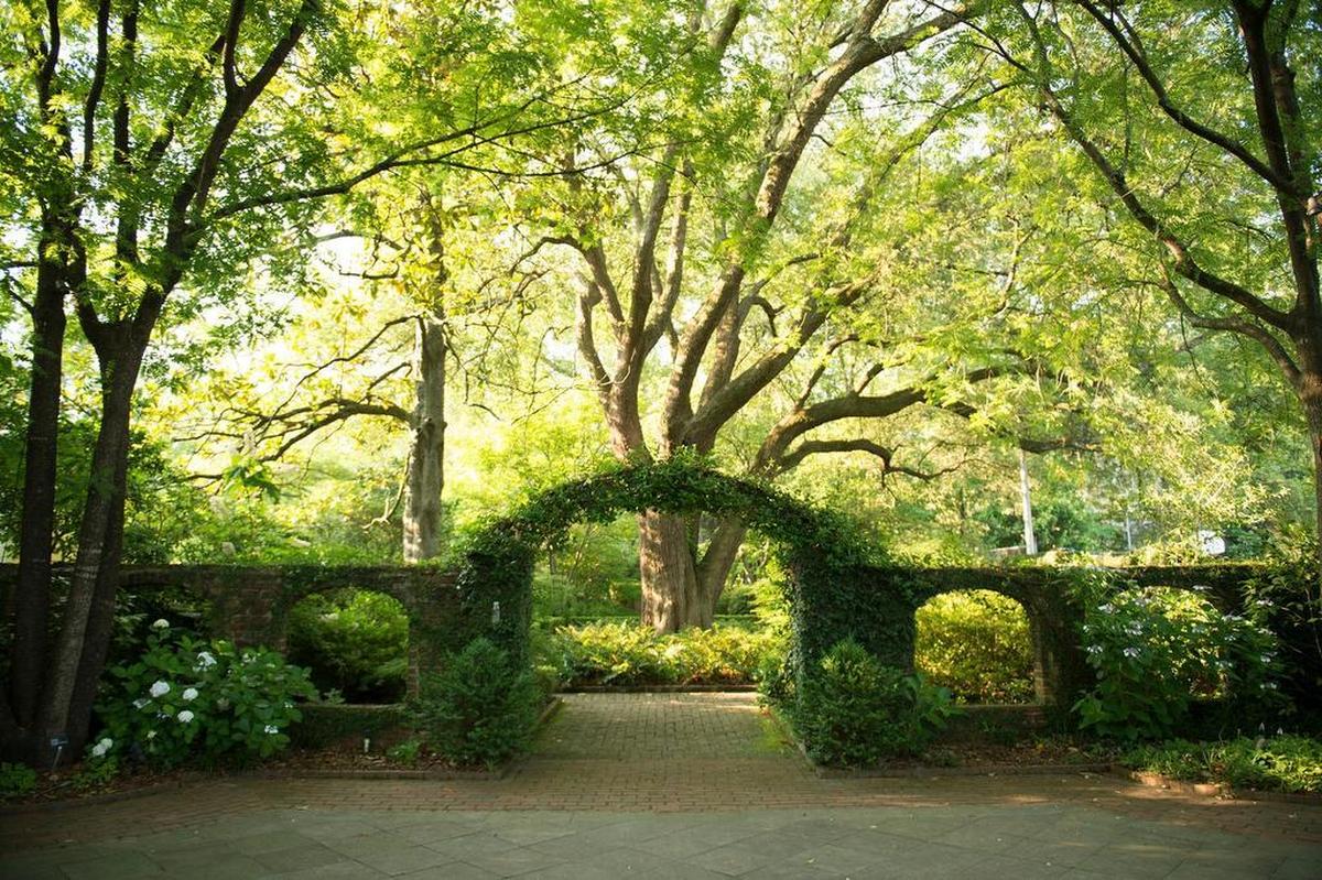 The entrance to the Lace House Gardens