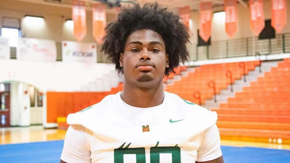 Maryland commitment raves about Gamecocks visit. QB target breaks pledge from FSU 